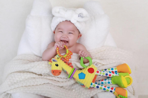 盘锦宝宝咬手指甲 盘锦宝宝咬手指甲